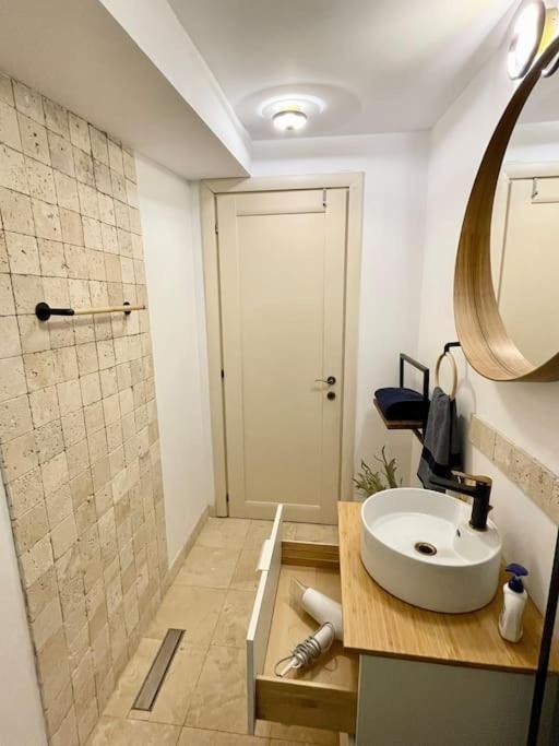 Casa In Inima Capitalei Villa บูคาเรสต์ ภายนอก รูปภาพ