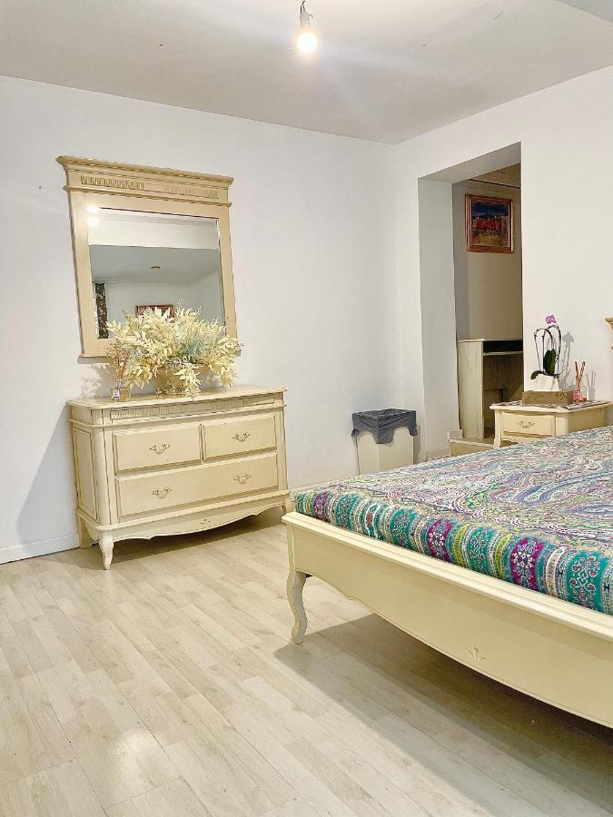 Casa In Inima Capitalei Villa บูคาเรสต์ ภายนอก รูปภาพ