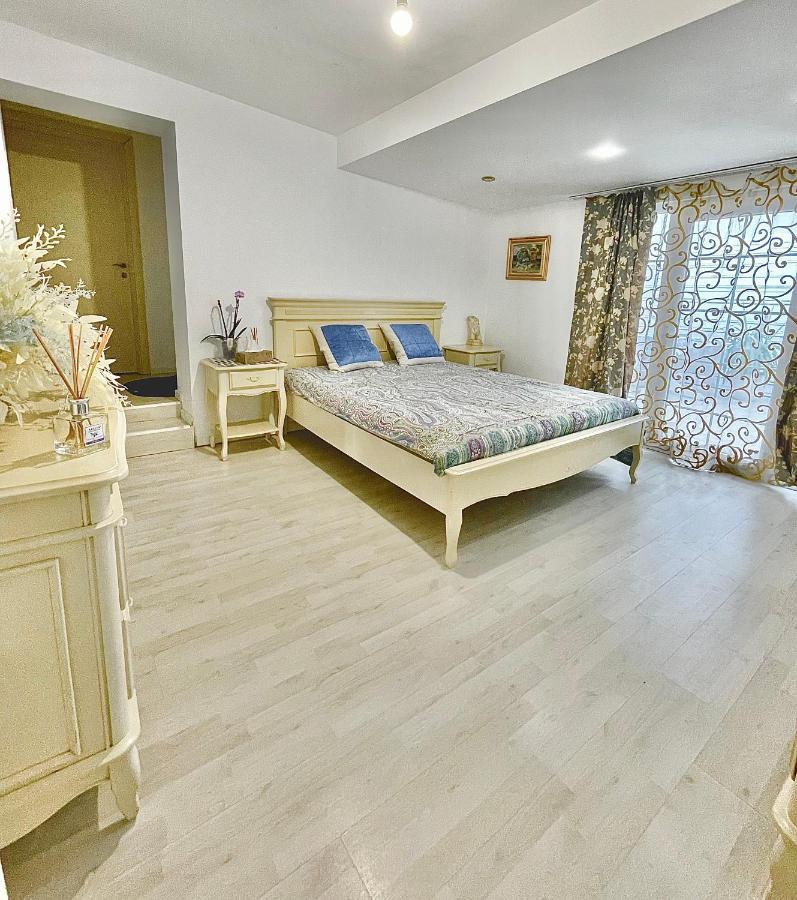 Casa In Inima Capitalei Villa บูคาเรสต์ ภายนอก รูปภาพ